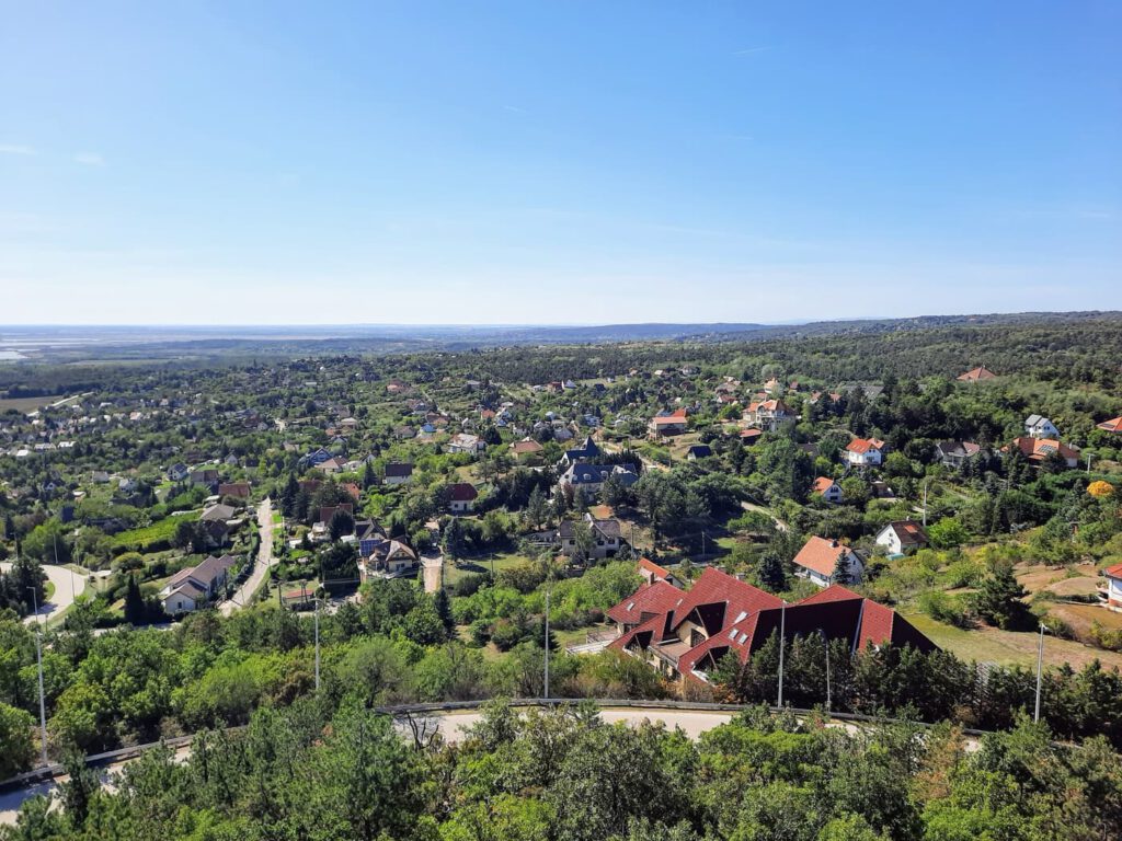 Bence-hegyi kilátó – ikonikus panorámapont a Velencei-tónál