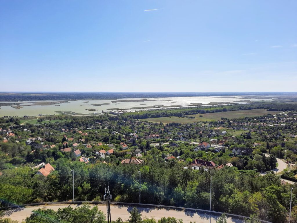 Bence-hegyi kilátó – ikonikus panorámapont a Velencei-tónál