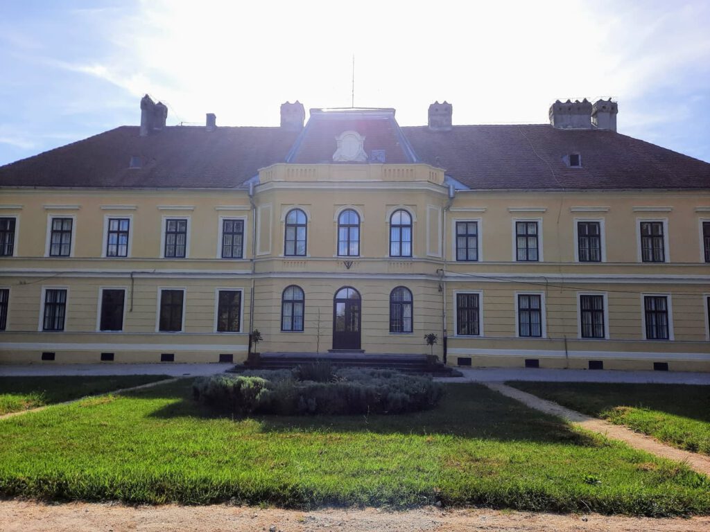 A somogyvári Széchenyi-kastély és parkja – időutazás a nemesi múlt árnyas fái alatt