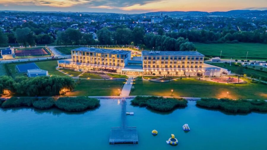SZÁLLODÁK ÉJSZAKÁJA: Sirius Hotel**** superior Keszthely - tematikus körbevezetés, welcome drink, 2025. október 10-11.