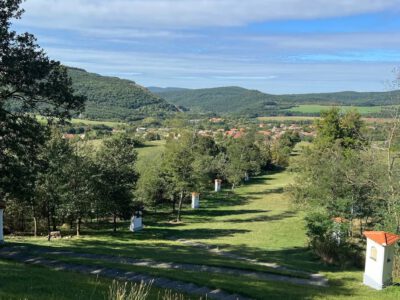 Márianosztra Kálvária-dombja – barokk örökség a Börzsöny lábánál
