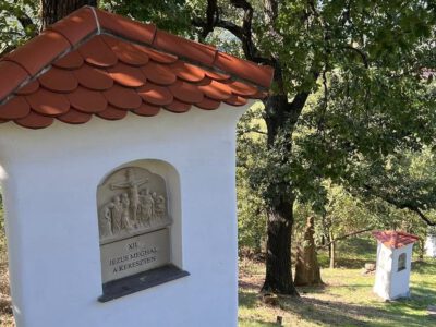 Márianosztra Kálvária-dombja – barokk örökség a Börzsöny lábánál