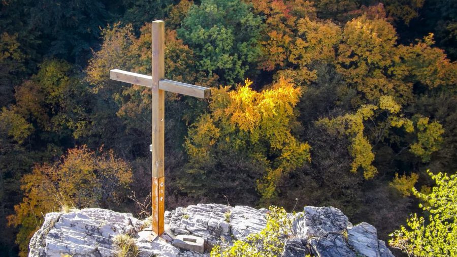A Szinva-völgy őre – a legendás Molnár-szikla Alsóhámor felett