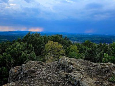 Pécs-kő – Salgótarján bazaltcsúcsa, amely hegymászóélményt is kínál
