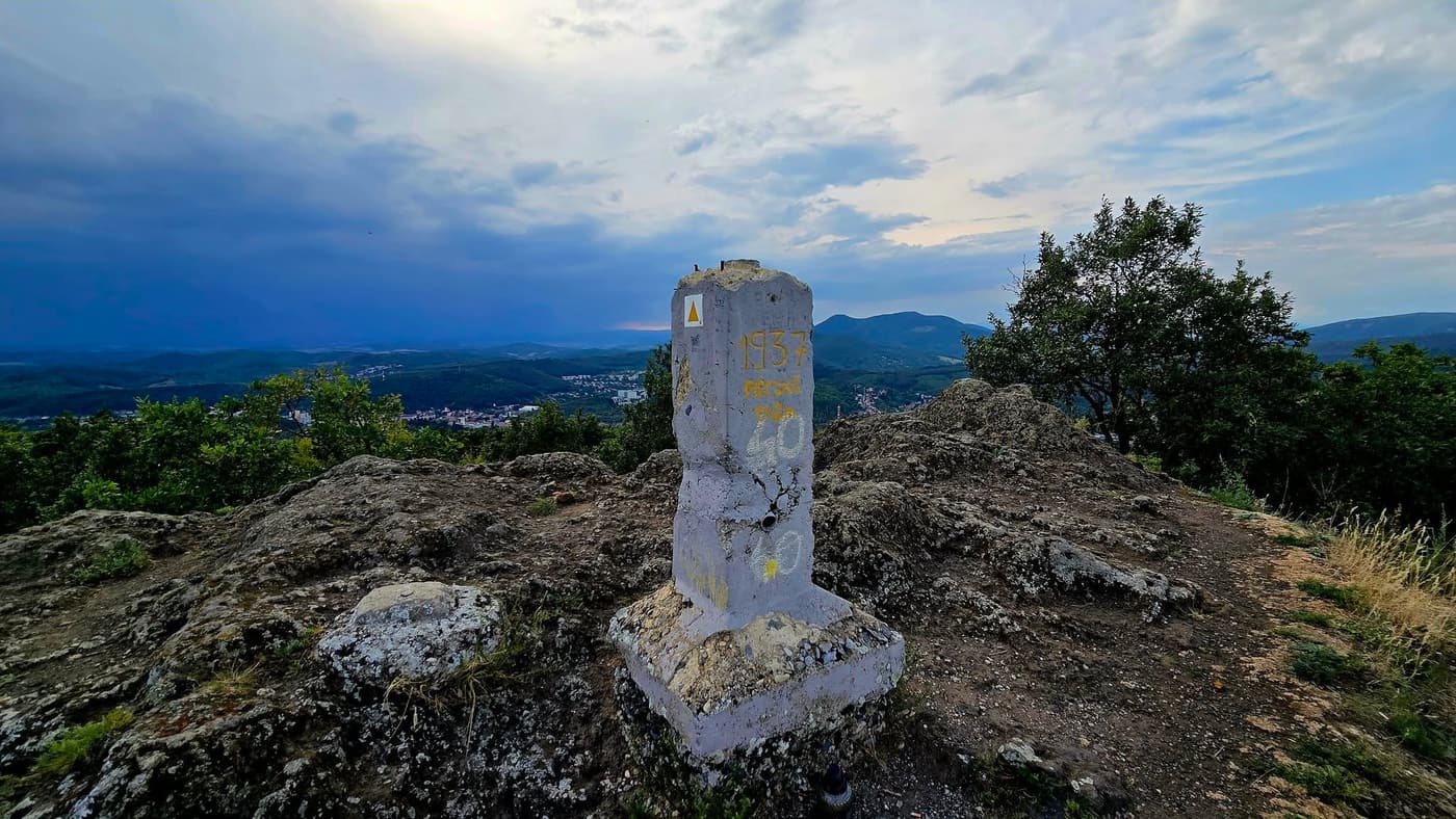Pécs-kő – Salgótarján bazaltcsúcsa, amely hegymászóélményt is kínál