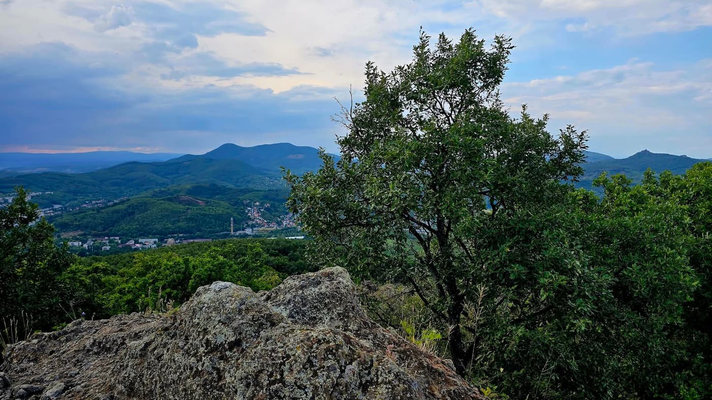 Pécs-kő – Salgótarján bazaltcsúcsa, amely hegymászóélményt is kínál