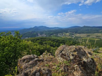 Pécs-kő – Salgótarján bazaltcsúcsa, amely hegymászóélményt is kínál