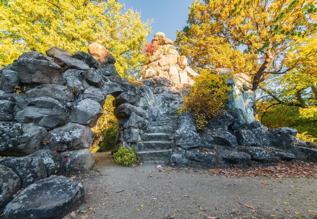 Aranyló őszi fényben Gödöllő Erzsébet-parkja