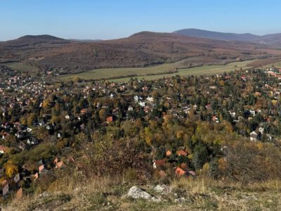 Kőbe zárt idő és messzire nyíló kilátás: túra az Oszoly-csúcsra