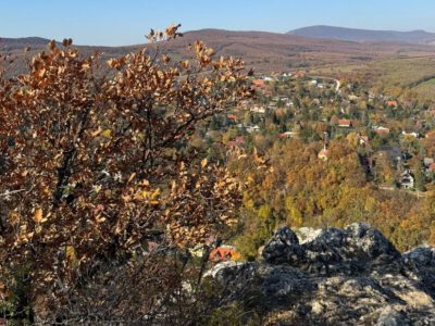 Kőbe zárt idő és messzire nyíló kilátás: túra az Oszoly-csúcsra