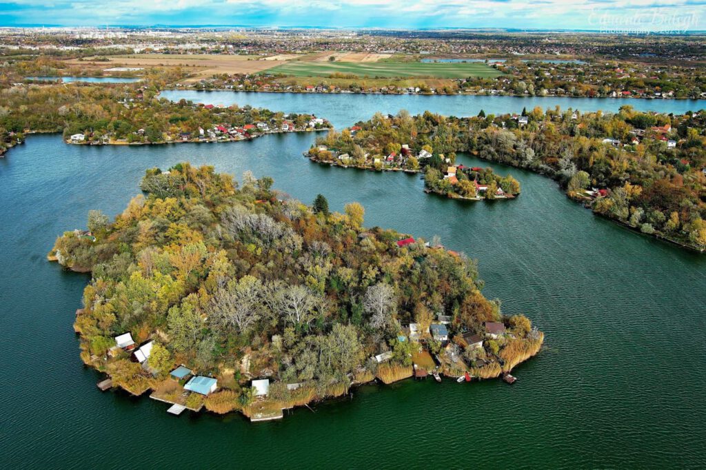 Fjordhangulat a főváros szélén – a Kavicsos-tó különleges világa