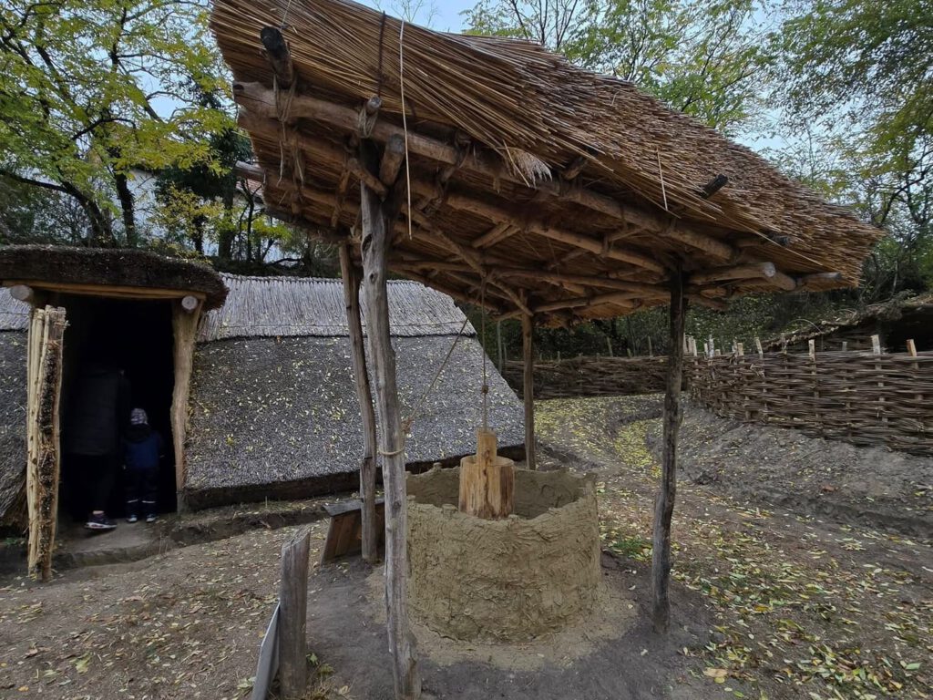 Árpád-kori skanzen Tiszaalpáron: a múltból épült falu