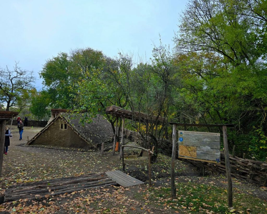 Árpád-kori skanzen Tiszaalpáron: a múltból épült falu
