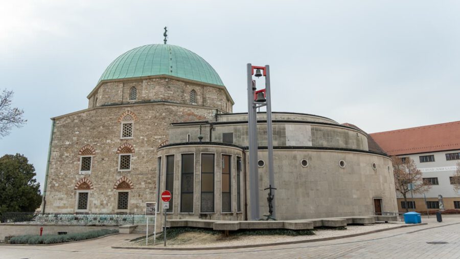 Nyolc év után újra működik a pécsi dzsámi liftező harangtornya