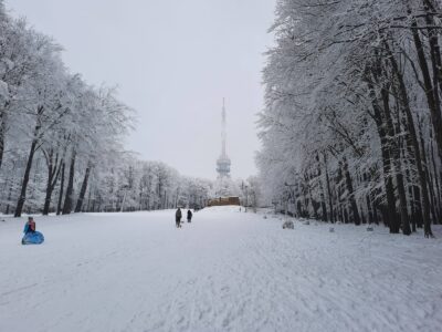 Hólepel borítja Magyarország tetejét: Kékestető télen