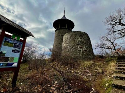 Kozmáry-kilátó: a mátrafüredi kőtorony, ahonnan szépen belátni a Mátraalját