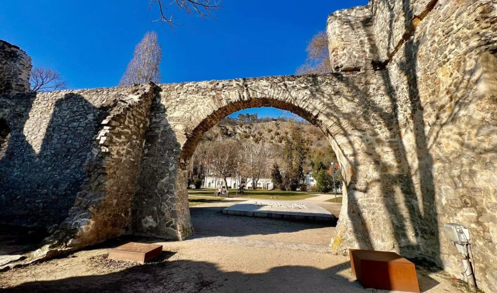 Tettyei romok – Pécs különleges történelmi emléke a Mecsek lábánál