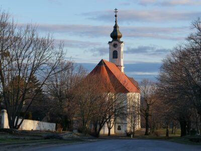 Pécsvárad: Baranya történelmi kisvárosa a Zengő lábánál