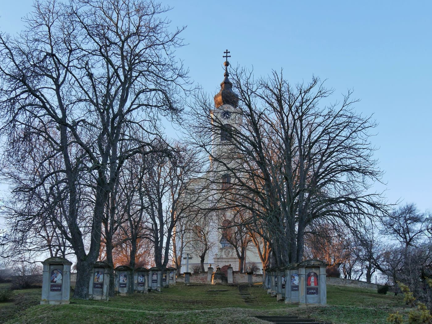 Pécsvárad: Baranya történelmi kisvárosa a Zengő lábánál