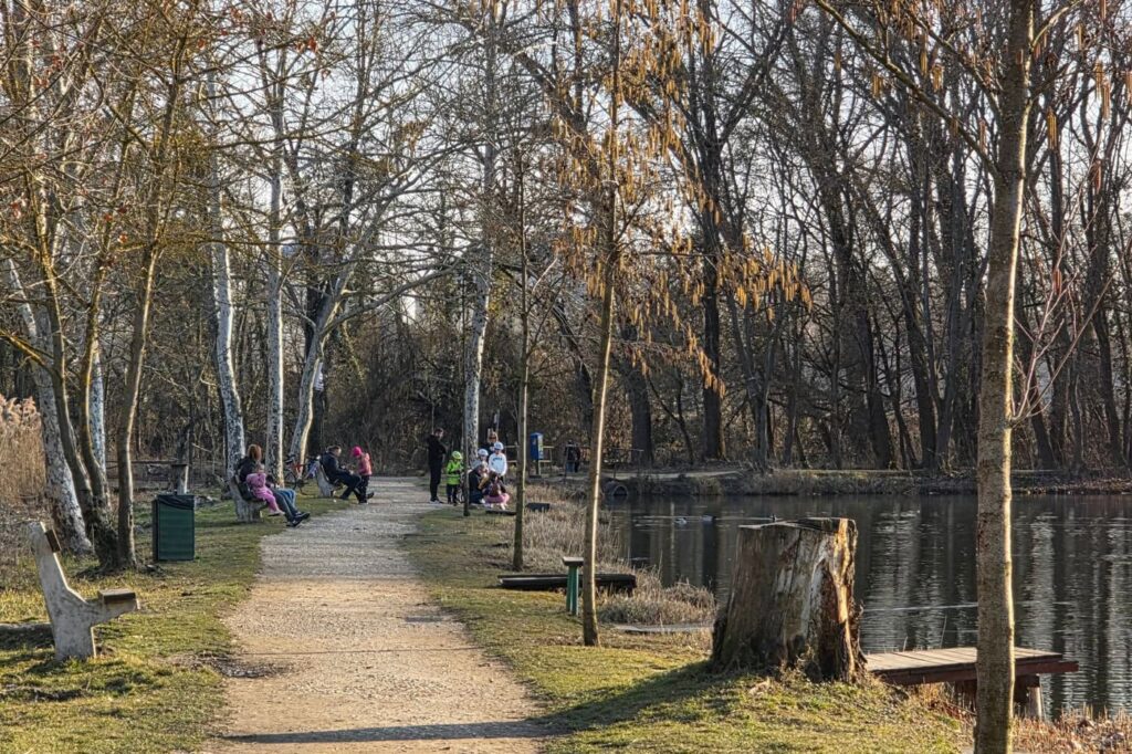 Vác zöld oldala: a Ligeti-tó és a Hétkápolna stációsora