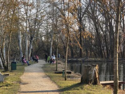 Vác zöld oldala: a Ligeti-tó és a Hétkápolna stációsora