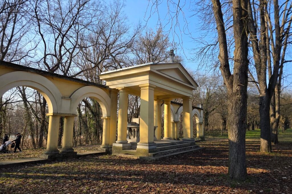 Vác zöld oldala: a Ligeti-tó és a Hétkápolna stációsora