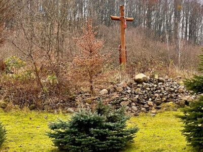 Egy különleges kirándulóhely Óhuta mellett: a Könnycsepp-tó
