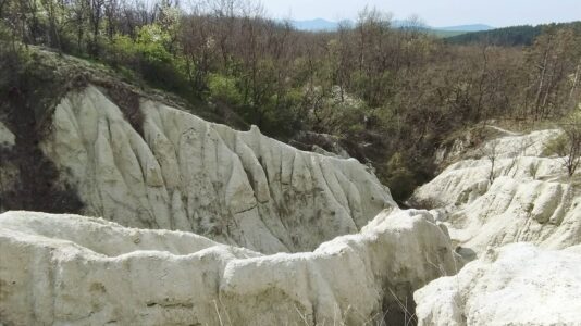 Kazári riolittufa: különös felszín Kazár határában