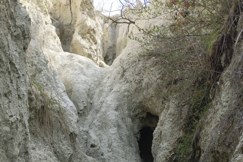 Kazári riolittufa: különös felszín Kazár határában