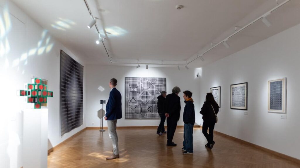Megújult kiállítással nyílt újra a pécsi Vasarely Múzeum