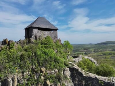 Salgó vára: különleges várrom a Medves bazaltcsúcsán