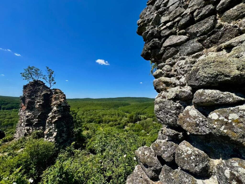 Bujáki vár: középkori romok a Cserhátban