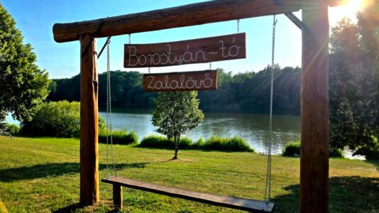 Borostyán-tó Zalalövőn – csendes vízpart az Őrség közelében
