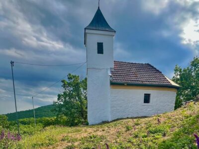 Buják egyik legszebb látnivalója a Kálvária-hegyen álló kálvária