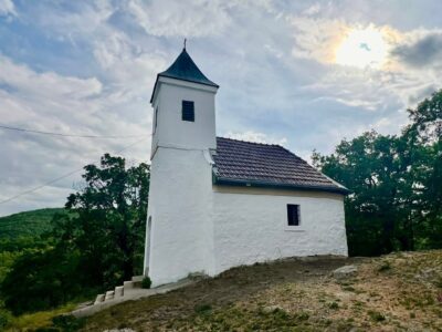 Buják egyik legszebb látnivalója a Kálvária-hegyen álló kálvária