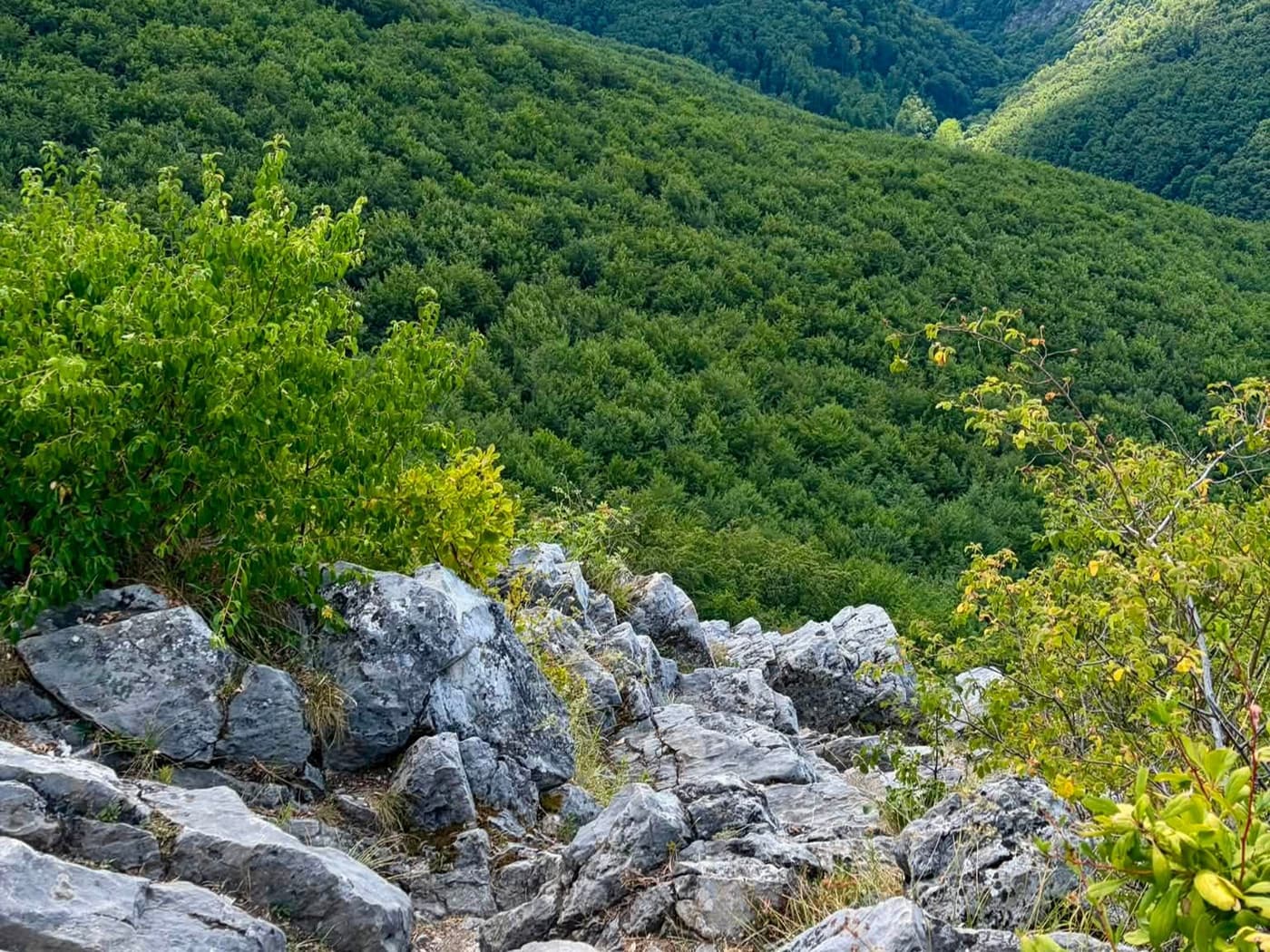 Fehér-kő: sziklás kilátóhely Lillafüred fölött