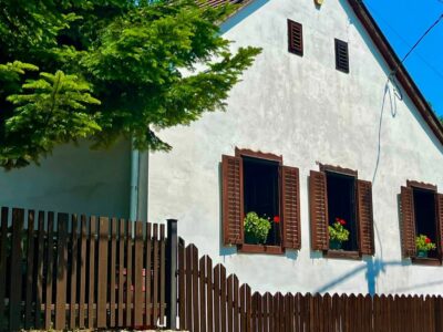 Püspökszentlászló, a Zengő oldalában fekvő apró falu