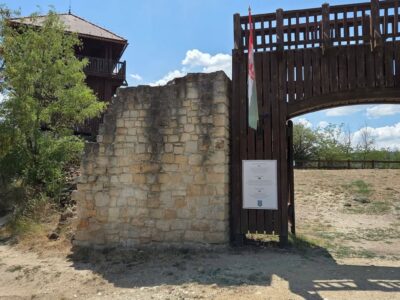 Solymári vár: romok, kilátó és erdei séta egy helyen
