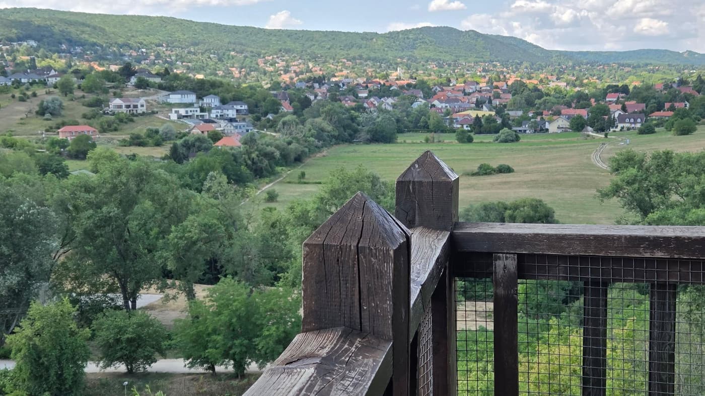 Solymári vár: romok, kilátó és erdei séta egy helyen