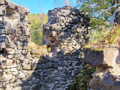 Cserteri vár: évszázados romok és panoráma a Mátrában