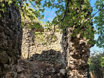 Cserteri vár: évszázados romok és panoráma a Mátrában