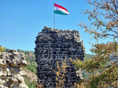 Cserteri vár: évszázados romok és panoráma a Mátrában