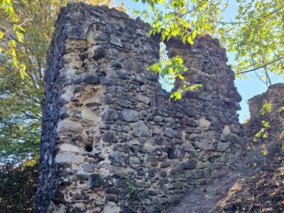 Cserteri vár: évszázados romok és panoráma a Mátrában
