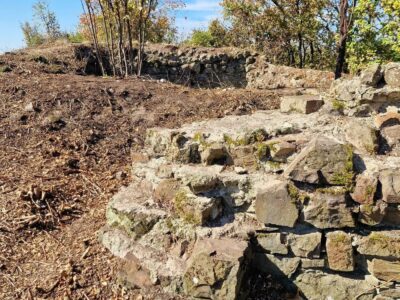 Cserteri vár: évszázados romok és panoráma a Mátrában