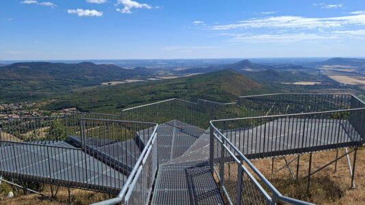 Pilis-tető, ahol panorámasétány és kilátó várja a kirándulókat