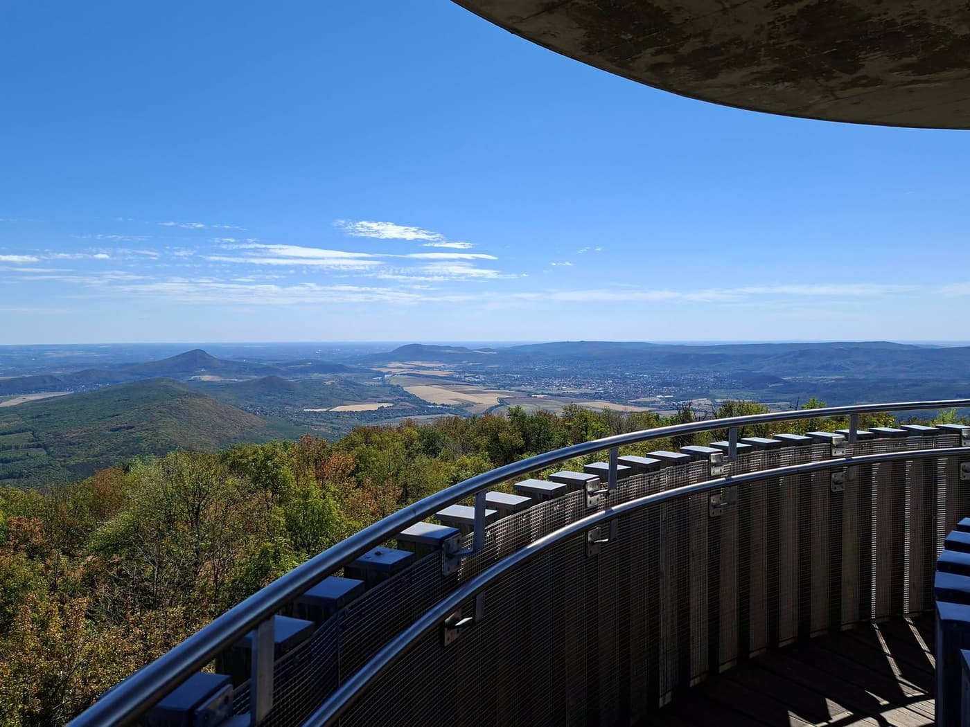 Pilis-tető, ahol panorámasétány és kilátó várja a kirándulókat