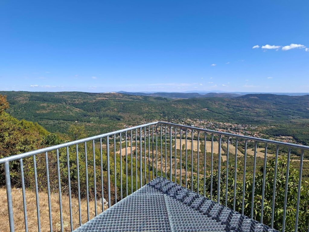 Pilis-tető, ahol panorámasétány és kilátó várja a kirándulókat