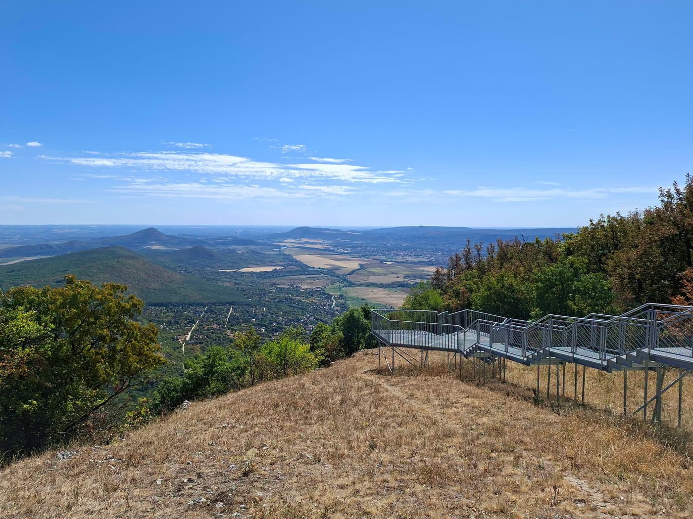 Pilis-tető, ahol panorámasétány és kilátó várja a kirándulókat