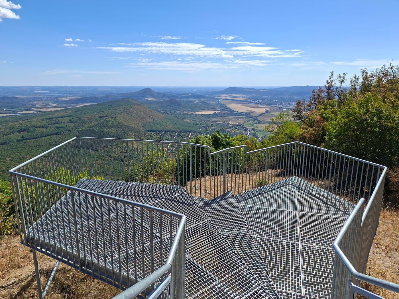 Pilis-tető, ahol panorámasétány és kilátó várja a kirándulókat