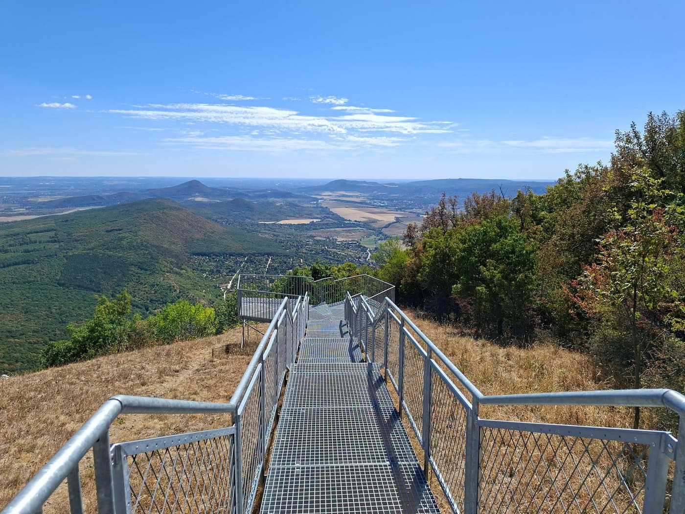 Pilis-tető, ahol panorámasétány és kilátó várja a kirándulókat